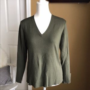 Chico’s v-neck olive green sweater top
